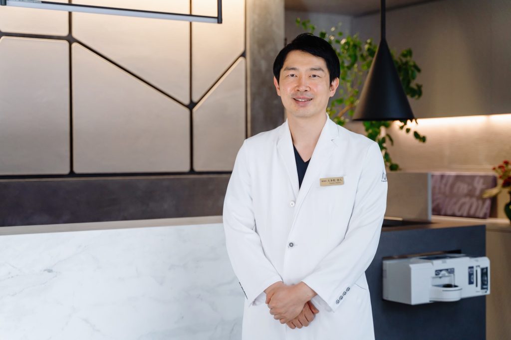 ナルト先生の写真。オールオン4ザイゴマクリニック。